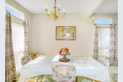 384 S Clearview Circle, Round Lake, IL 60073 - Photo 7