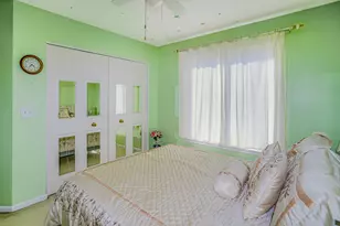 384 S Clearview Circle, Round Lake, IL 60073 - Photo 19
