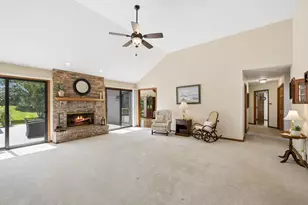 6N731 Willowbrook Dr, Saint Charles, IL 60175 - Photo 5