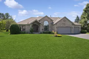 6N731 Willowbrook Dr, Saint Charles, IL 60175 - Photo 1