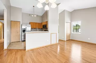 1623 Silverstone Dr, Carpentersville, IL 60110 - Photo 5