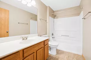 1623 Silverstone Dr, Carpentersville, IL 60110 - Photo 11