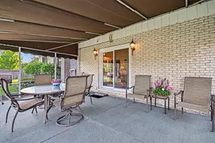 421 E Barclay Ct, Elmhurst, IL 60126 - Photo 7