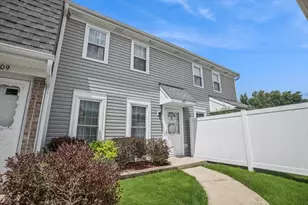 407 Chelsea Cove, Roselle, IL 60172 - Photo 1