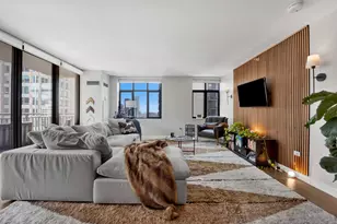 630 N State St, Chicago, IL 60654 - Photo 3