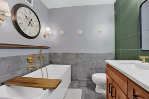 630 N State St, Chicago, IL 60654 - Photo 29