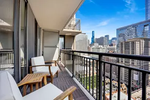 630 N State St, Chicago, IL 60654 - Photo 9