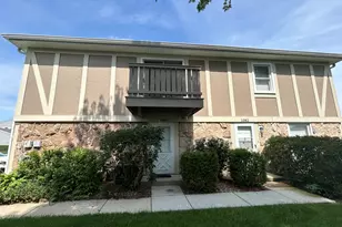 1080 Newport Harbor, Schaumburg, IL 60193 - Photo 1