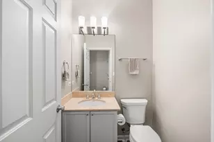 1123 W Grace St, Chicago, IL 60613 - Photo 17