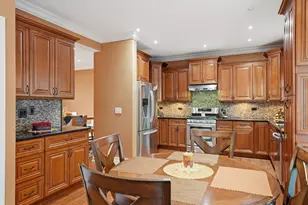 1065 Rosefield Ln, Aurora, IL 60504 - Photo 9