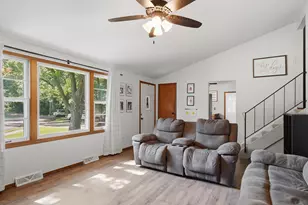 1104 Elm Pl, Dixon, IL 61021 - Photo 9