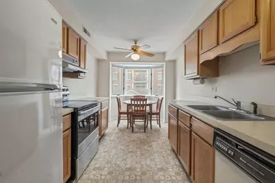 326 Park Avenue #21, Clarendon Hills, IL 60514 - Photo 7