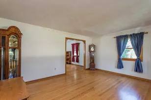 512 Cavin Ave, Winthrop Harbor, IL 60096 - Photo 3