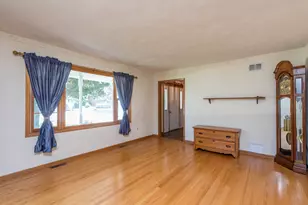 512 Cavin Ave, Winthrop Harbor, IL 60096 - Photo 5