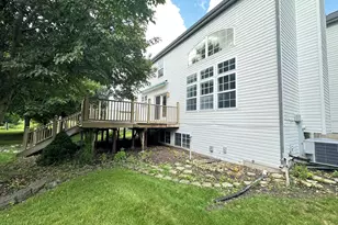 285 Shipland Dr, Crystal Lake, IL 60012 - Photo 15