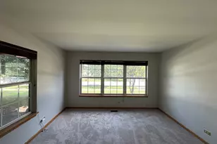 285 Shipland Dr, Crystal Lake, IL 60012 - Photo 3