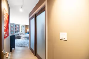 110 E Delaware Pl, Chicago, IL 60611 - Photo 21