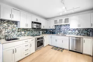 110 E Delaware Pl, Chicago, IL 60611 - Photo 9
