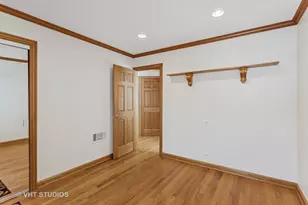 5261 Mulford St, Skokie, IL 60077 - Photo 13