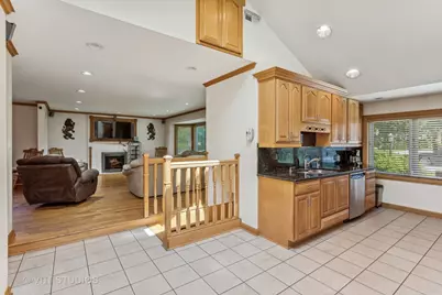 5261 Mulford Street, Skokie, IL 60077 - Photo 7