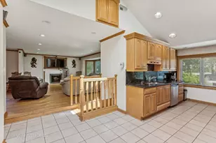 5261 Mulford St, Skokie, IL 60077 - Photo 7