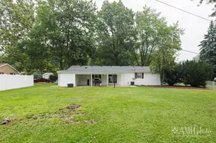 631 Robert Dr, Bourbonnais, IL 60914 - Photo 5