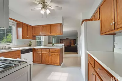 824 Paine Avenue, Lindenhurst, IL 60046 - Photo 5