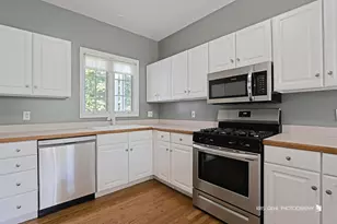 1277 Queen Ann Ln, Gurnee, IL 60031 - Photo 9