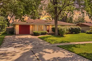 1624 W Weathersfield Way, Schaumburg, IL 60193 - Photo 1
