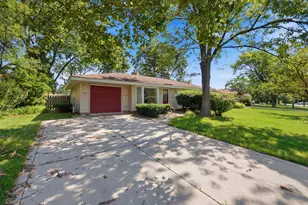 1624 W Weathersfield Way, Schaumburg, IL 60193 - Photo 3