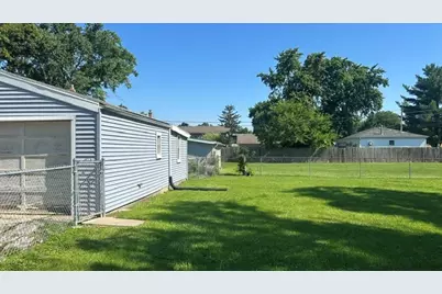 2201 N Hawthorne Avenue, Melrose Park, IL 60164 - Photo 5