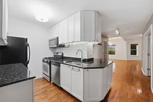 1030 W Byron St, Chicago, IL 60613 - Photo 9