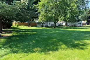 879 E Honeywell Ave, Hoopeston, IL 60942 - Photo 3