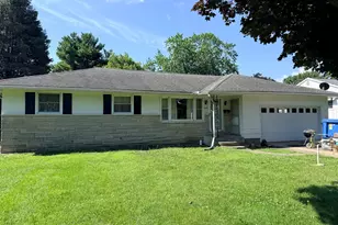 879 E Honeywell Ave, Hoopeston, IL 60942 - Photo 1