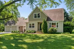 16W661 White Pine Rd, Bensenville, IL 60106 - Photo 1