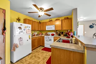 122 Bertram Dr, Yorkville, IL 60560 - Photo 9
