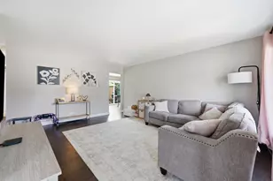 683 Sandy Ln, Des Plaines, IL 60016 - Photo 11