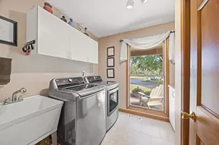 39W150 Adobe Ridge, Elgin, IL 60124 - Photo 23