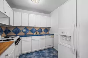 765 Grove Dr, Buffalo Grove, IL 60089 - Photo 9