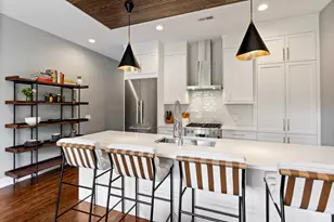 2712 W Montrose Ave, Chicago, IL 60618 - Photo 11