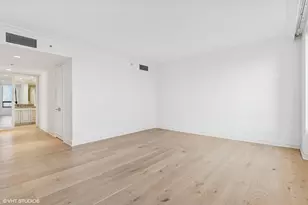 180 E Pearson St, Chicago, IL 60611 - Photo 15