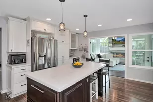 9035 Westminster Dr, Woodridge, IL 60517 - Photo 9