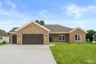 720 Bender St, Sandwich, IL 60548 - Photo 1
