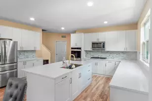 829 Lindsey Ln, Bolingbrook, IL 60440 - Photo 9