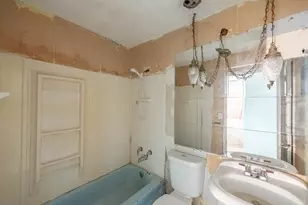 7207 Catalpa Ave, Woodridge, IL 60517 - Photo 9