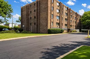 5306 N Cumberland Ave, Chicago, IL 60656 - Photo 1