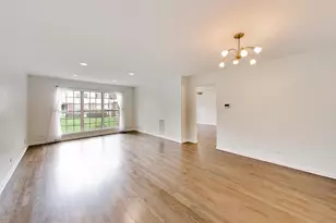 437 Grosse Pointe Cir, Vernon Hills, IL 60061 - Photo 3
