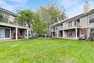 437 Grosse Pointe Cir, Vernon Hills, IL 60061 - Photo 29