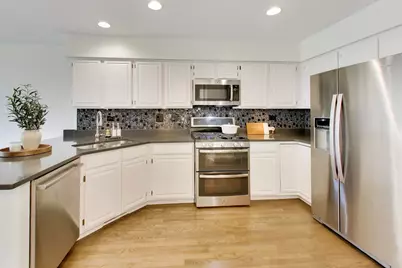 437 Grosse Pointe Circle #437, Vernon Hills, IL 60061 - Photo 7