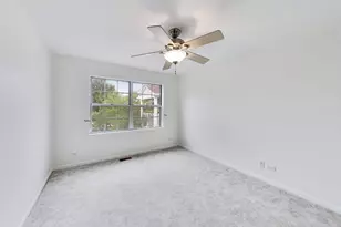 437 Grosse Pointe Cir, Vernon Hills, IL 60061 - Photo 23